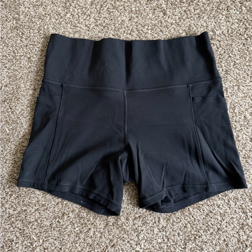 Athleta salutation stash shorts